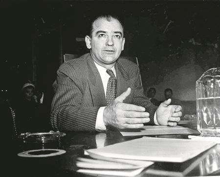 Η αντικομμουνιστική σταυροφορία ενός λασπολόγου