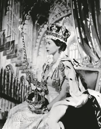 Βασίλισσα Ελισάβετ: Η επίμονη υπηρέτις της βρετανικής μοναρχίας