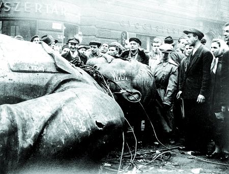 Νέες Εποχές: Η κυρφή γοητεία του ολοκληρωτισμού