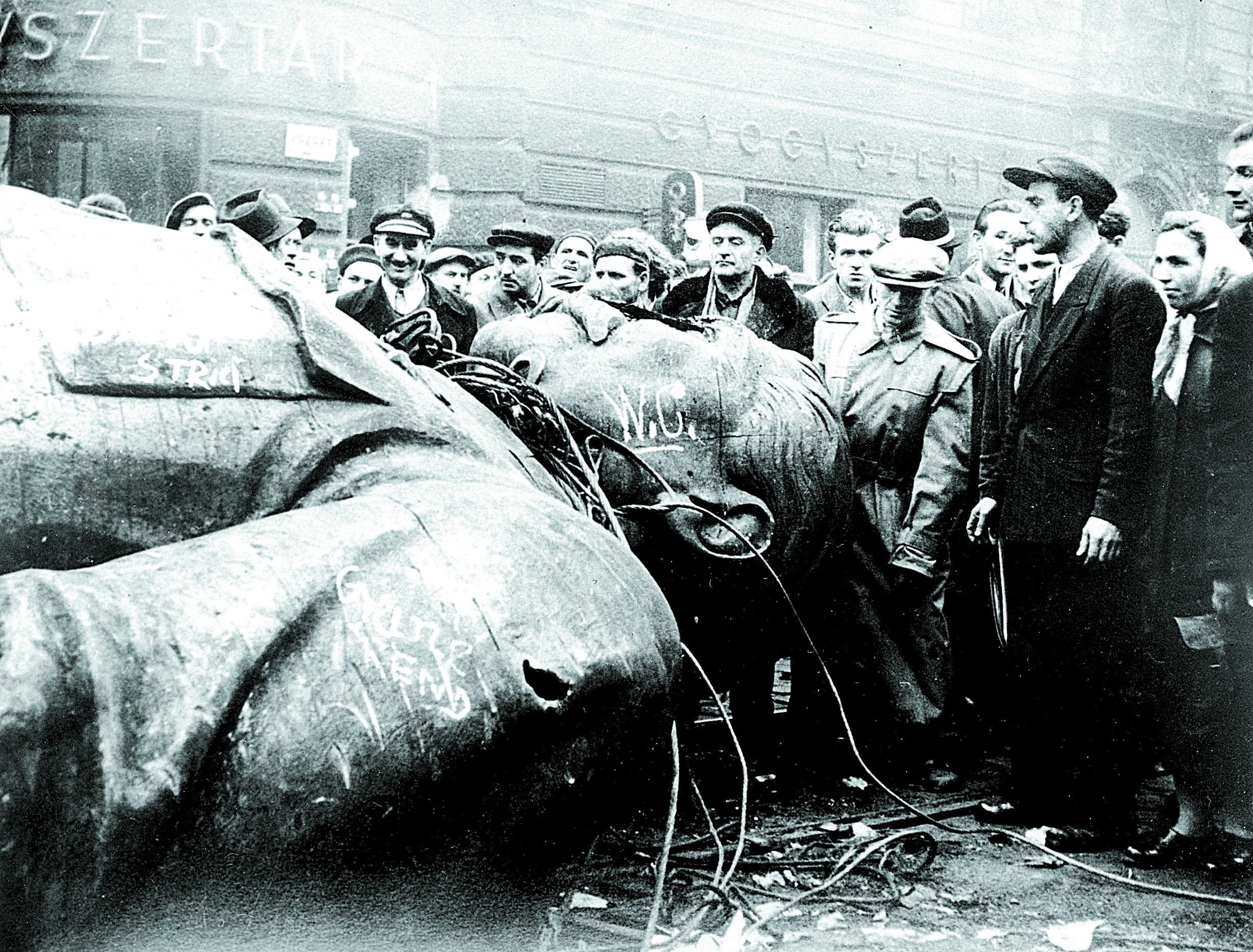 Νέες Εποχές: Η κυρφή γοητεία του ολοκληρωτισμού