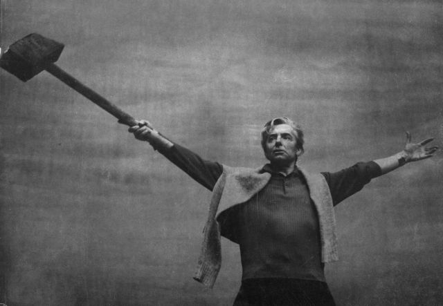 Ο Κάραγιαν, το Ηρώδειο και οι… περίεργες κομμώσεις!