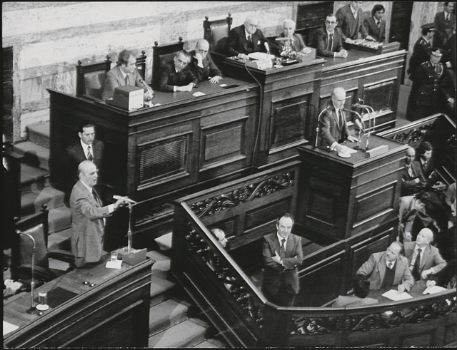 Μεταπολίτευση δύο πόλων χωρίς Φιλελεύθερο Κέντρο