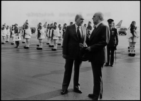 Το ΒΗΜΑ ανοίγει τα αρχεία του: Η παράδοση της εξουσίας τότε και τώρα