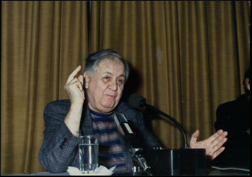 Διευθύντρια επέπληξε δασκάλα γιατί δίδαξε τον «Κεμάλ» του Μ.Χατζιδάκι