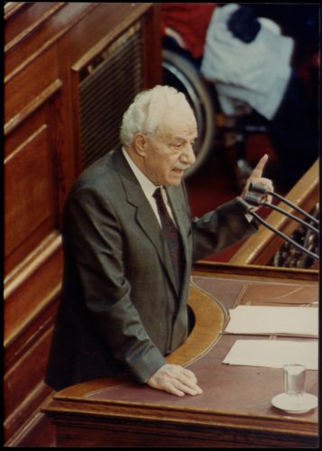 Χαρίλαος Φλωράκης: Ο χαρισματικός ηγέτης που «φοβάται» ο Περισσός