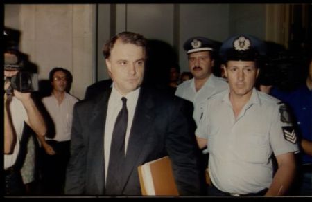 Τα «τούβλα στην κούτα των Πάμπερς» επανέρχονται 30 χρόνια μετά