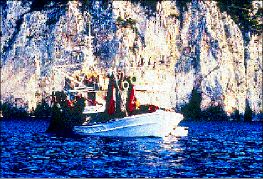 Πολλά καΐκια, λίγα ψάρια