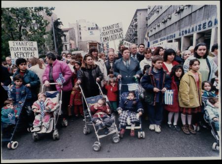 ΕΛΣΤΑΤ: Αρνητικό ρεκόρ γεννήσεων το 2013