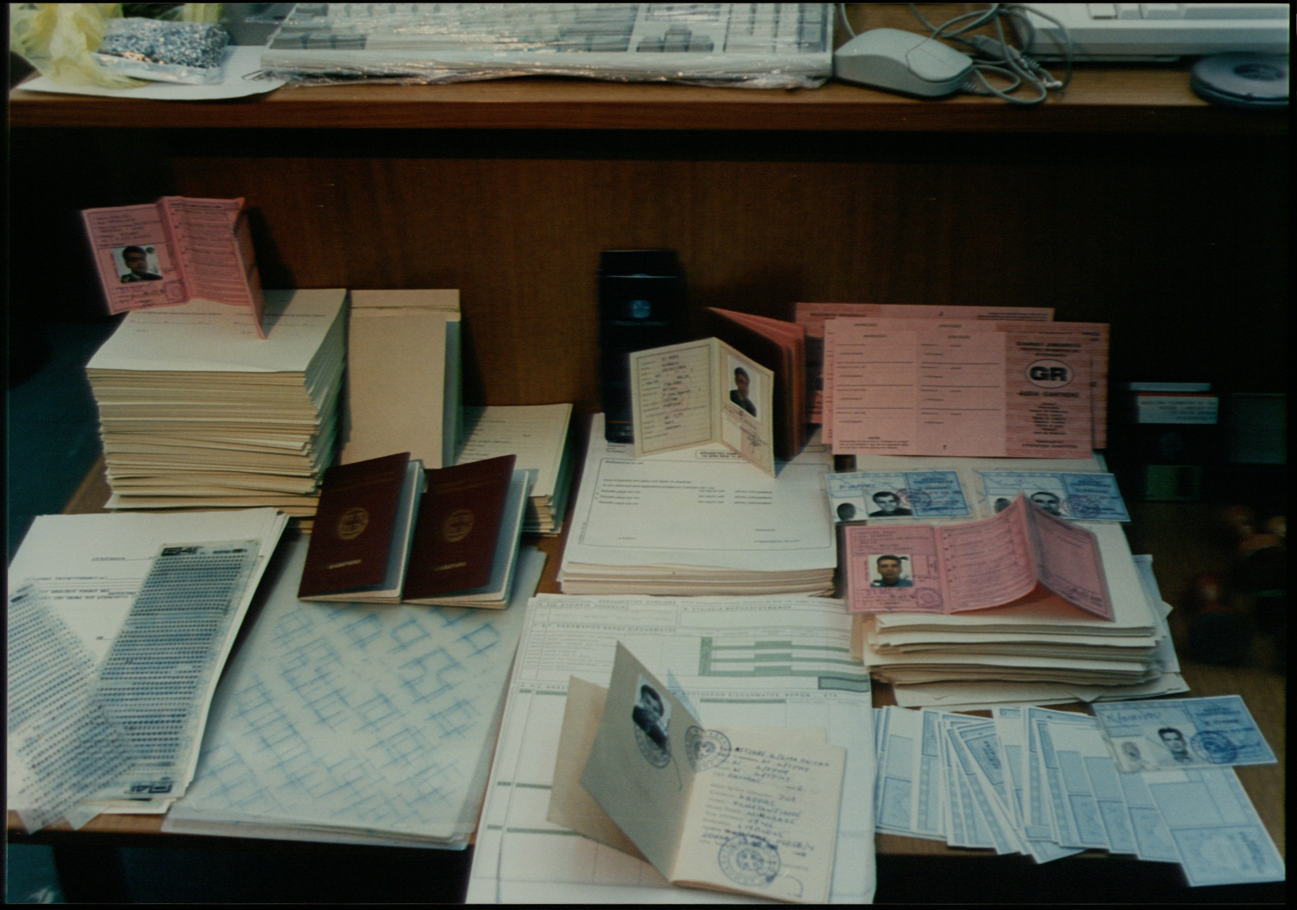 Εξαρθρώνεται κύκλωμα πλαστών διπλωμάτων οδήγησης