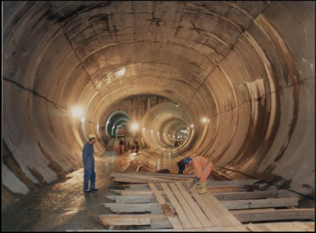 Στον σταθμό «Νίκαια» έφθασε ο μετροπόντικας