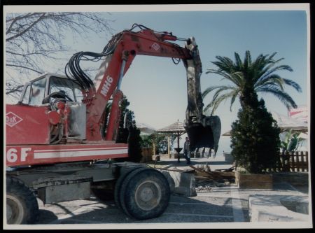 Σταθάκης: Ξεκίνησαν οι κατεδαφίσεις αυθαιρέτων