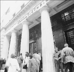 Τιμές και κέρδη δεν πάνε μαζί στις εισηγμένες επιχειρήσεις