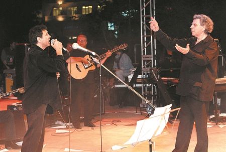 «Το “Αξιον Εστί” είναι περιουσία του ελληνικού λαού»