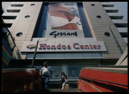 Οι απλήρωτοι εργαζόμενοι στα Hondos καταγγέλλουν τους εργοδότες τους