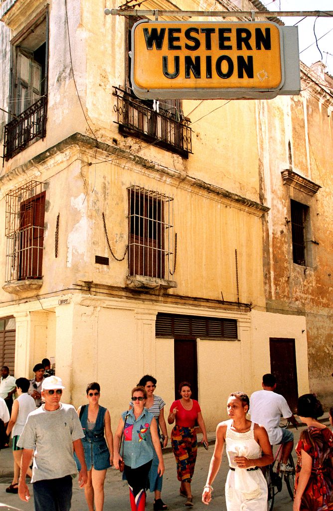 Αναστέλλει τη δραστηριότητά της στην Ελλάδα η Western Union