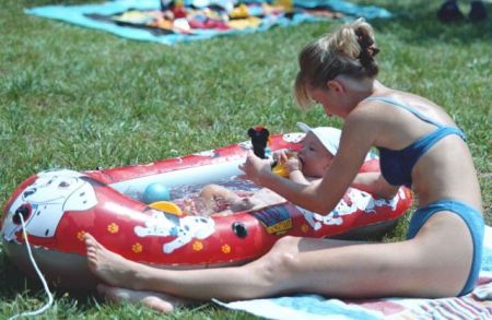 Προσοχή στον ήλιο κατά τους πρώτους έξι μήνες ζωής των παιδιών