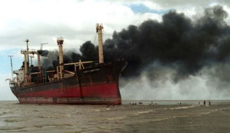 Πυρκαγιά σε μηχανοστάσιο φορτηγού πλοίου ανοιχτά της Ρόδου