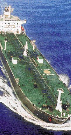 Λιγότερα αλλά νεότερα τα πλοία