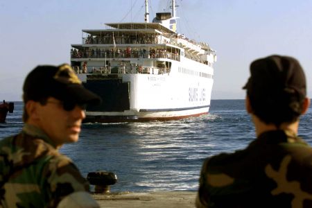 Νέα ταλαιπωρία για 2.000 επιβάτες του «Νήσος Ρόδος»