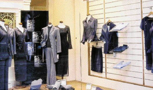 Ακριβά τα παπούτσια, φθηνότερα τα ρούχα