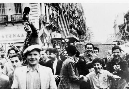 «Ελληνες μες στα σκοτεινά δείχνουν τον δρόμο»