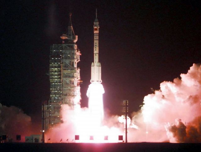 Την πρώτη Κινέζα ετοιμάζεται να στείλει στο διάστημα το Πεκίνο