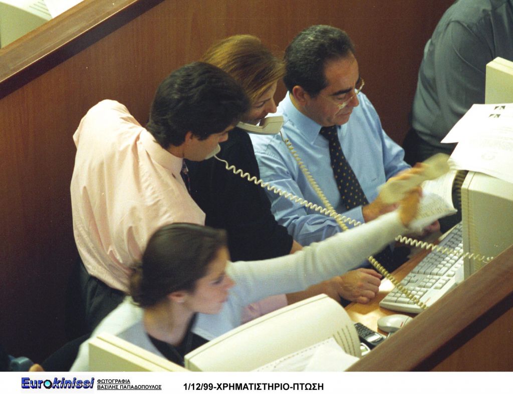 Athens Stock Exchange opens with a weak rise