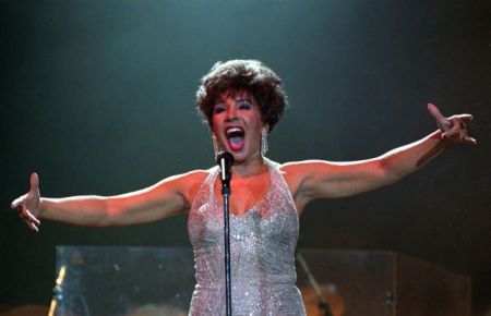 Σίρλεϊ Μπάσεϊ: Οι ντίβες είναι παντοτινές