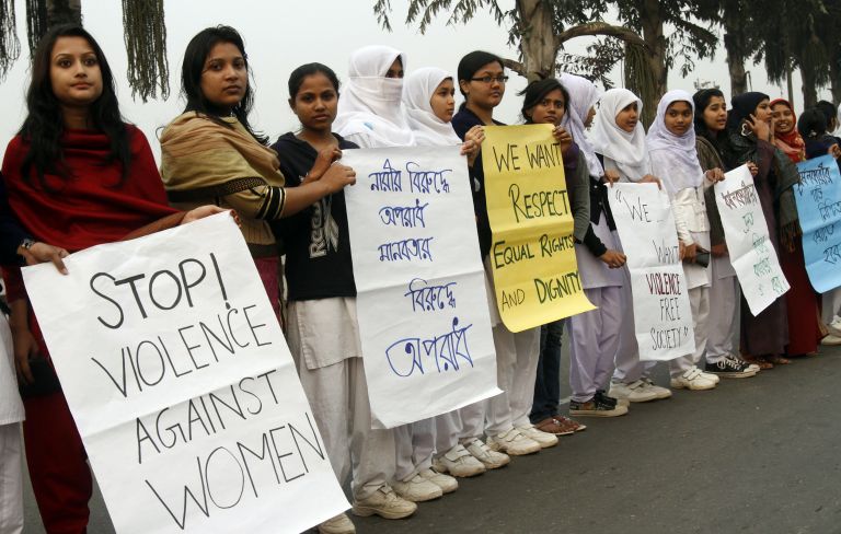 Ινδία: Σοκαριστικές λεπτομέρειες για τον βιασμό της 23χρονης φοιτήτριας | tovima.gr