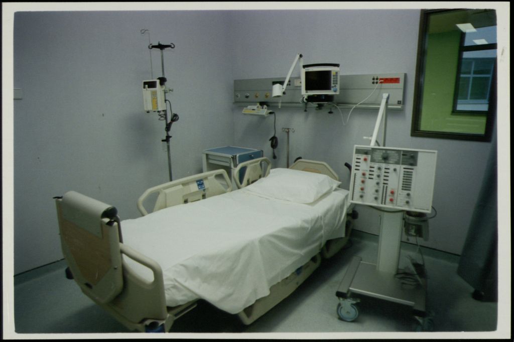 Με προσφυγή στη δικαιοσύνη απειλούν οι γιατροί για τις ΜΕΘ