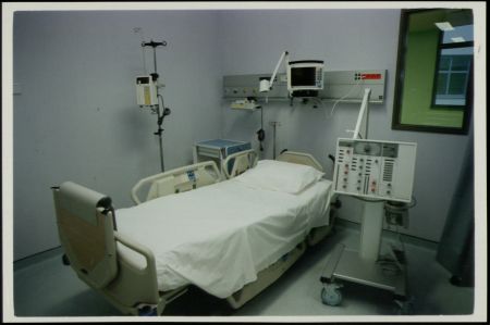 Με προσφυγή στη δικαιοσύνη απειλούν οι γιατροί για τις ΜΕΘ