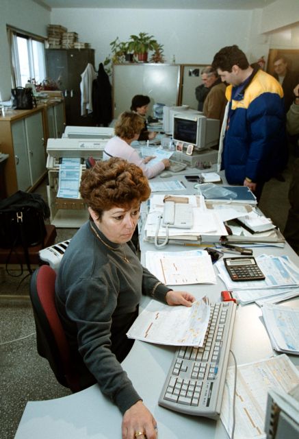 Με νέο φοροσόκ κινδυνεύουν μισθωτοί, συνταξιούχοι, αγρότες