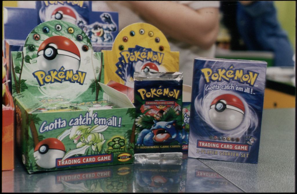 Εδωσαν $56.000 για ένα κουτί με κάρτες πόκεμον