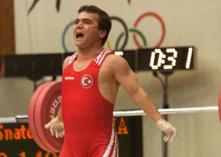 «Εφυγε» ο αρσιβαρίστας Ναϊμ Σουλεϊμάνογλου