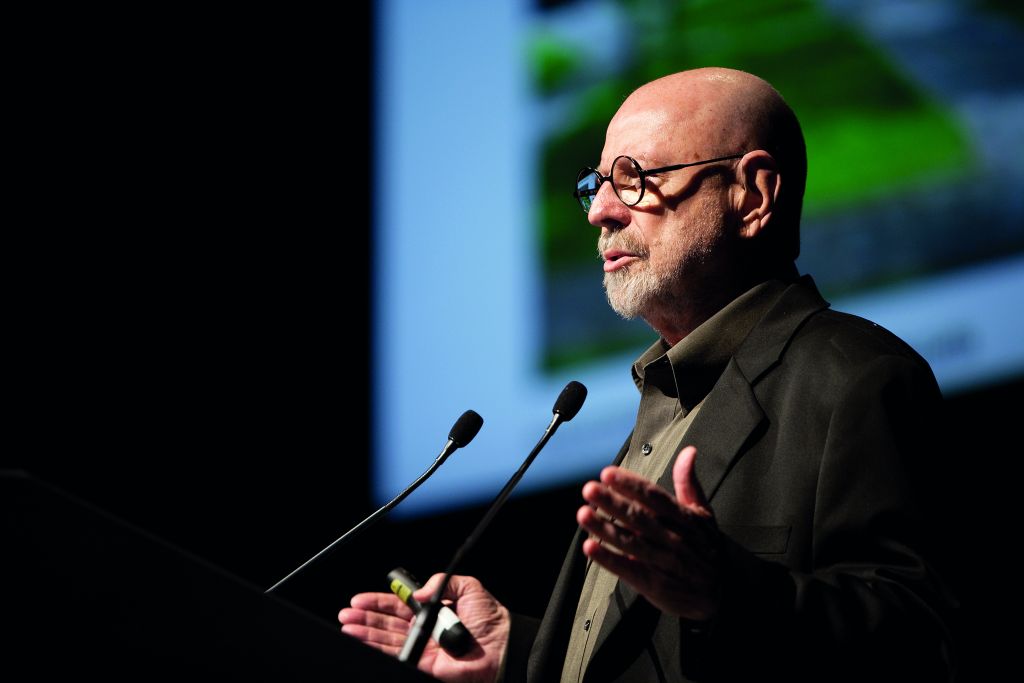 Peter Walker: «Για να αλλάξεις την Αθήνα, πρέπει πρώτα να θεραπεύσεις την κοινωνία»