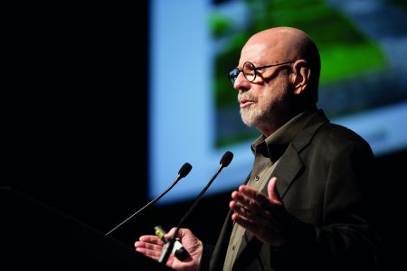 Peter Walker: «Για να αλλάξεις την Αθήνα, πρέπει πρώτα να θεραπεύσεις την κοινωνία»