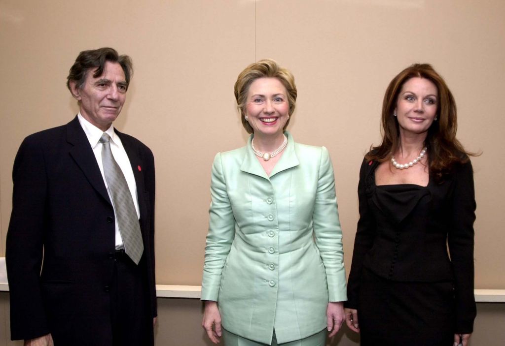 Ρεπουμπλικάνος γερουσιαστής επαναφέρει το θέμα Κλίντον