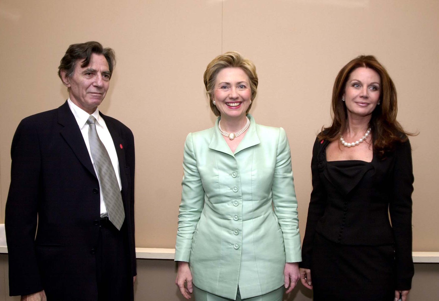 Ρεπουμπλικάνος γερουσιαστής επαναφέρει το θέμα Κλίντον