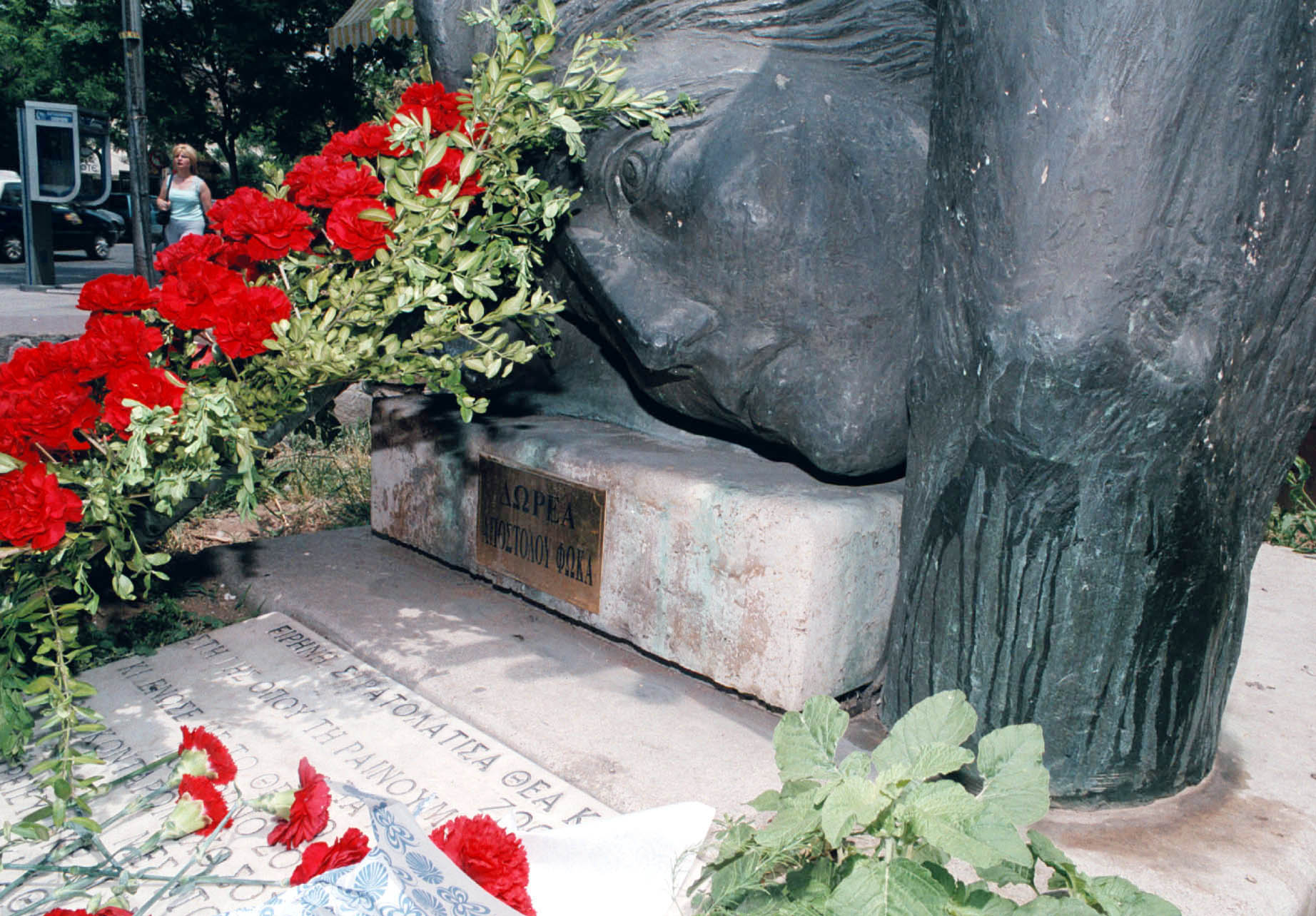 Βεβήλωσαν το μνημείο του αγωνιστή της Αριστεράς Γρηγόρη Λαμπράκη