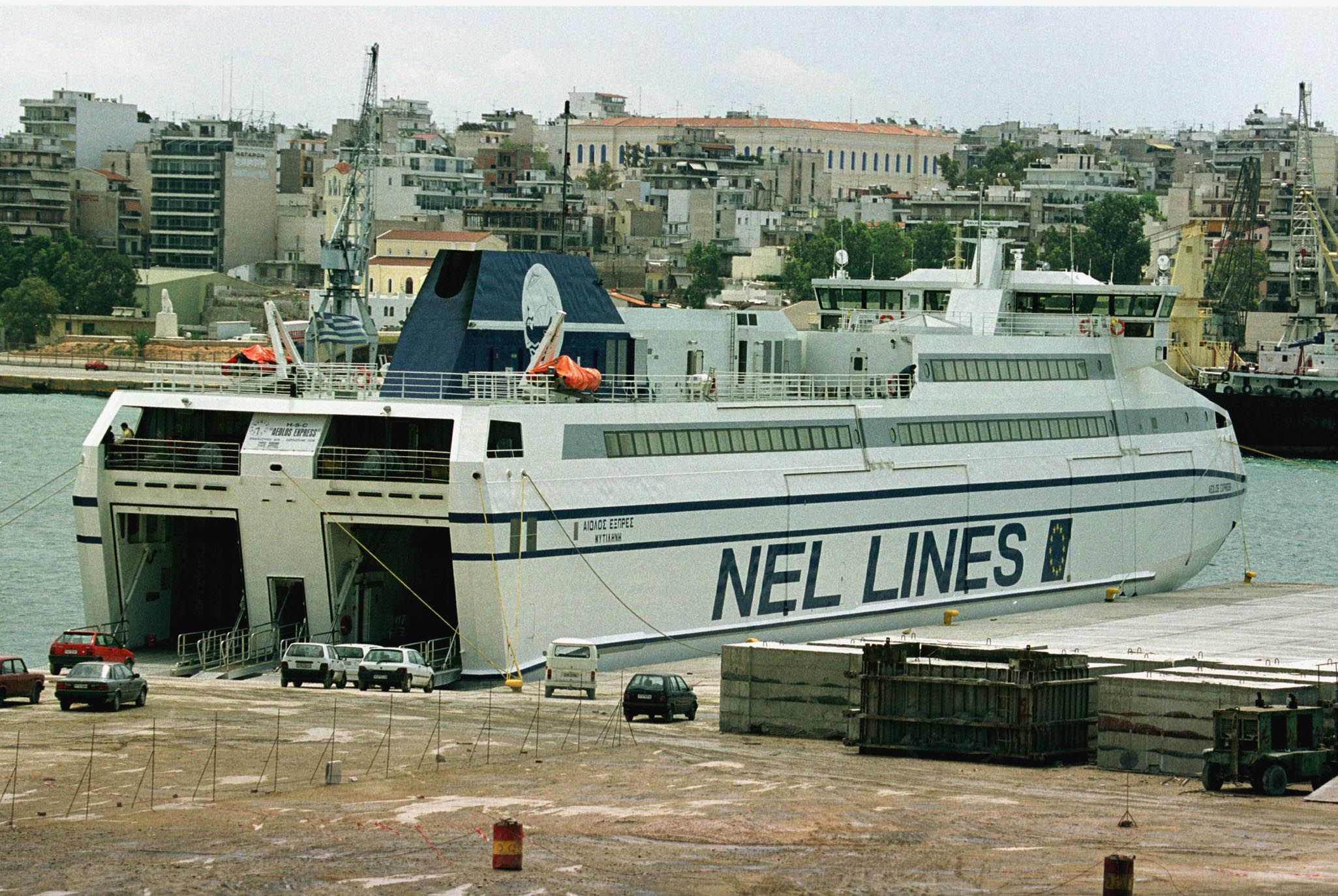 ΝΕL Lines: Απειλεί να δέσει από την Τετάρτη τα πλοία των άγονων γραμμών