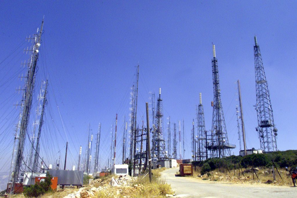 Βουλή: Σε κλίμα έντασης η συζήτηση για τις ραδιοτηλεοπτικές άδειες – Στο στόχαστρο της αντιπολίτευσης οι υπερεξουσίες του «υπουργού – καναλάρχη»