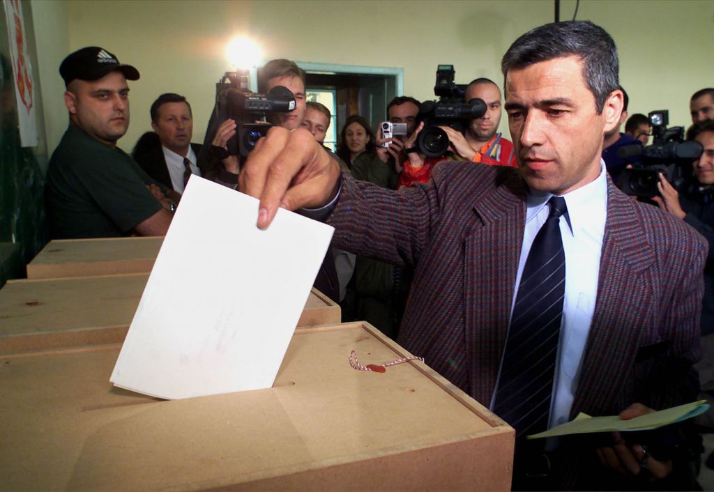 Δικάζονται πέντε Σέρβοι που κατηγορούνται για εγκλήματα πολέμου