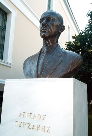 Έκλεψαν τις προτομές από το Πνευματικό Κέντρο του Δήμου Αθηναίων (Πάρκο Λογοτεχνών)