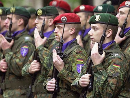 Η Ευρώπη αναζητεί «αμυντική ταυτότητα»