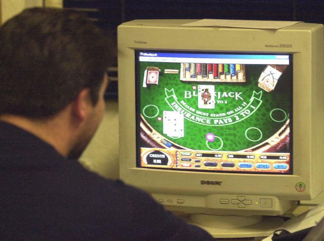 Πόλεμος του ΟΠΑΠ με τους «24» του Διαδικτύου