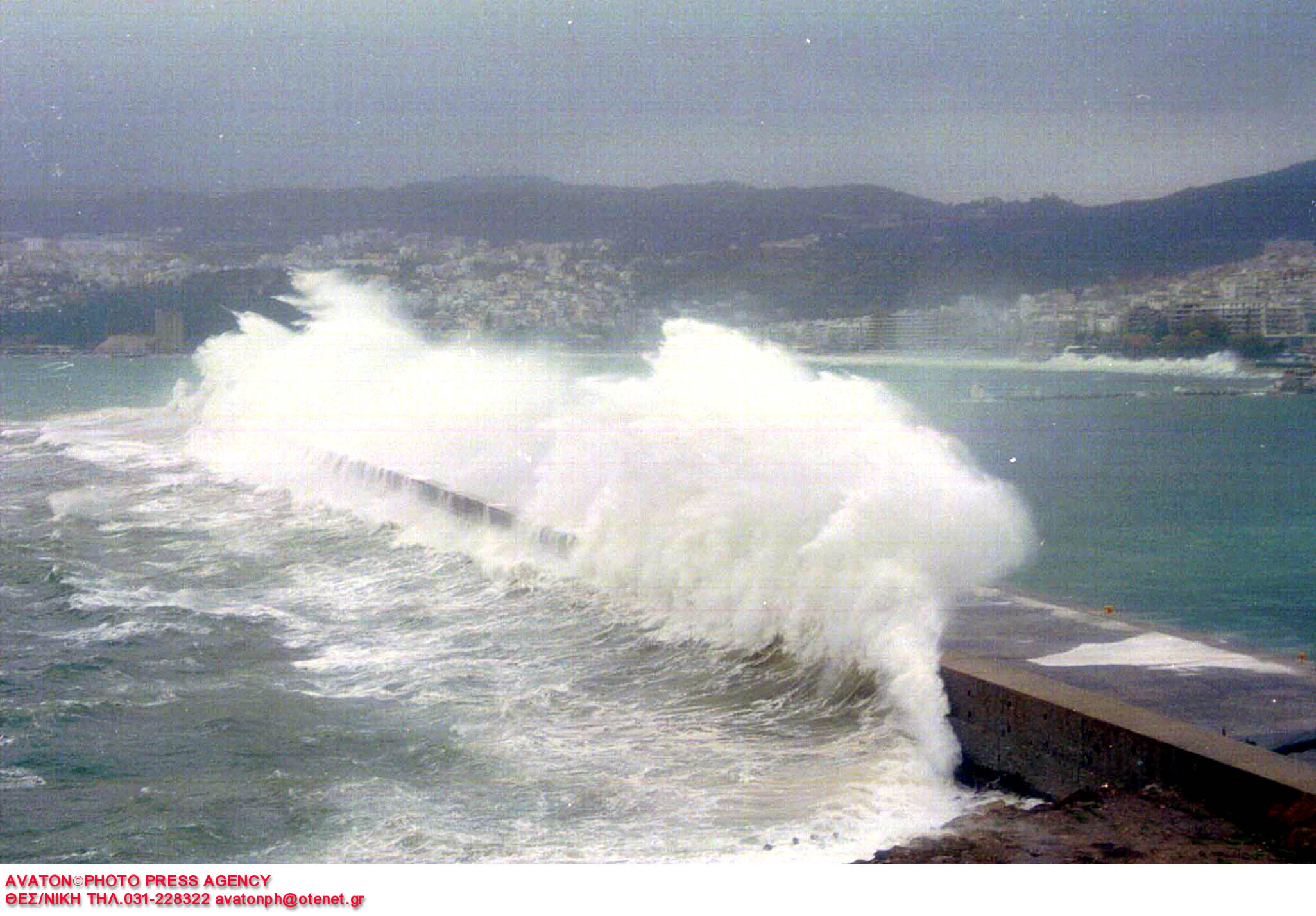 Δεμένα τα πλοία στα λιμάνια λόγω των θυελλωδών ανέμων