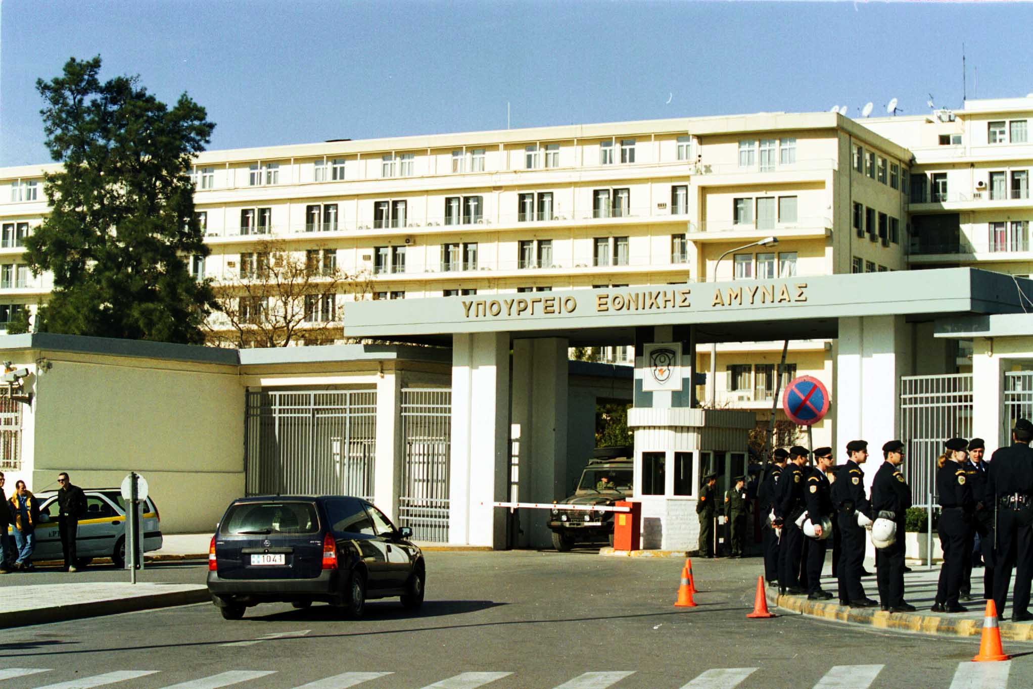 Θρίλερ στην κυβέρνηση ΣΥΡΙΖΑ-ΑΝΕΛ – Επιμένει στην παραίτηση Μουζάλα ο Π. Καμμένος και εμπλέκει τον στρατό