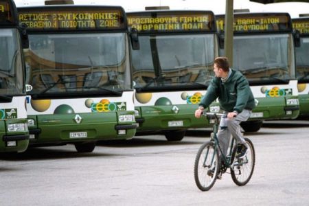 Ζημιές σε αστικό λεωφορείο μετά από επίθεση με πέτρες