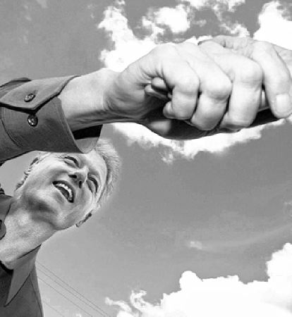 Δώσε μου το χέρι σου για να δω ποιος είσαι