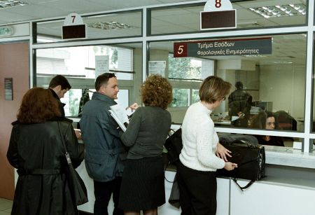 Εφορία: Με αναδρομική ισχύ οι αλλαγές στα πρόστιμα